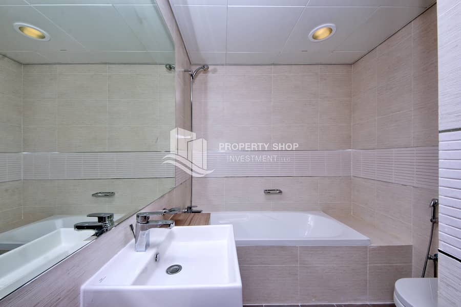 9 1-bedroom-apartment-al-reem-island-shams-abu-dhabi-gate-tower-2-bathroom. JPG