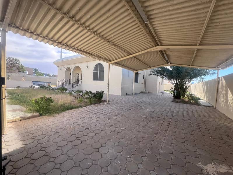 Villa for rent in Ajman, Mushairef area, 3 rooms, a council and a lounge with air conditioners, an area of 10,000 feet, 70 thousand dirhams is required