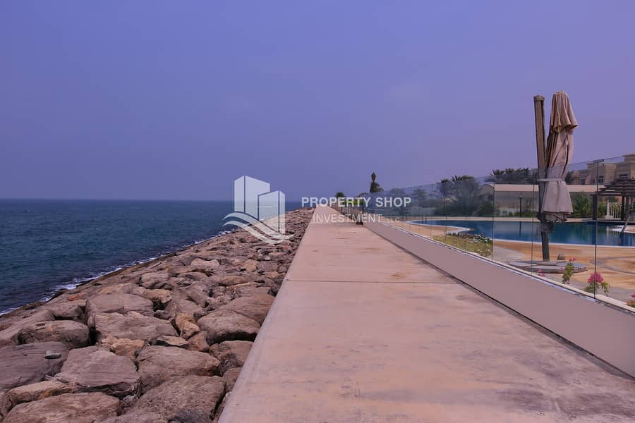 10 abu-dhabi-royal-marina-villas-community-walk. JPG