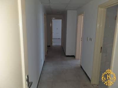 3 Bedroom Apartment for Rent in Al Wahdah, Abu Dhabi - Spacious 3bhk with maids room available on airport road 65k
