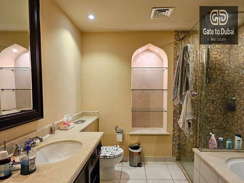 11 bathroom. jpg