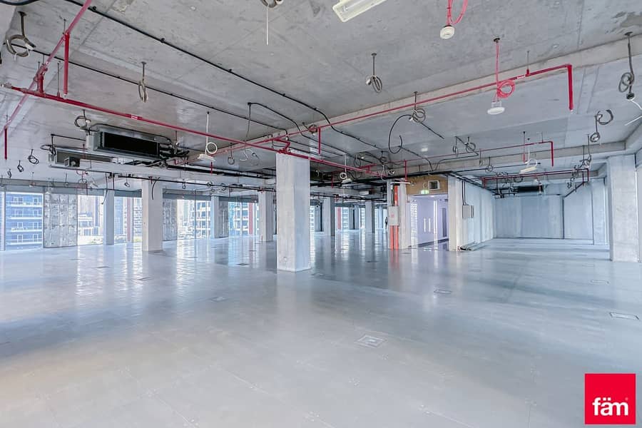 Semi-fitted Office Floor for Rent in Dubai Marina