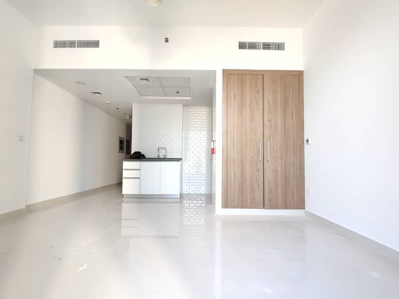Spacious And Luxrious Studio With Gym Swimming Pool Sauna Steam At Prime Location Rent Only 36K