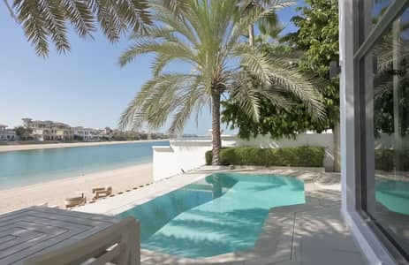4 Bedroom Villa for Sale in Palm Jumeirah, Dubai - Elegantly Remodeled Garden Home on Palm Jumeirah
