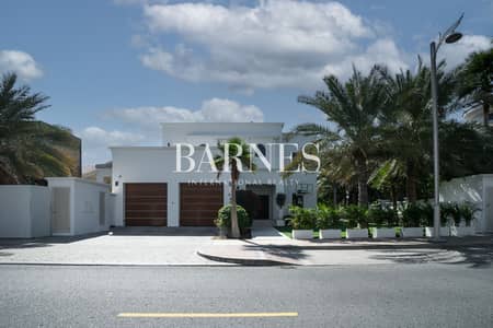 4 Bedroom Villa for Sale in Palm Jumeirah, Dubai - Upgraded Villa | Beach Access | Vacant Soon