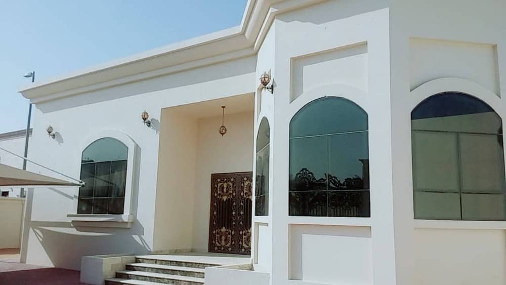 Nice & clean villa for rent with include electric & water located at Sarouj Al Shabahat Plaza