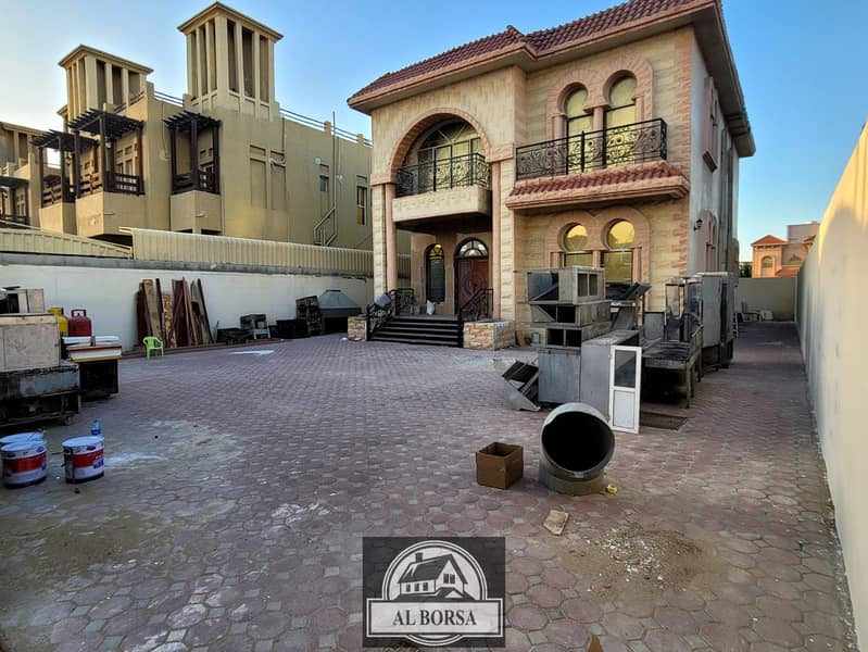 Villa for sale in Al-Rawda 3 on the asphalt street, the first resident, with the building standing for a period of time due to the difference in hei
