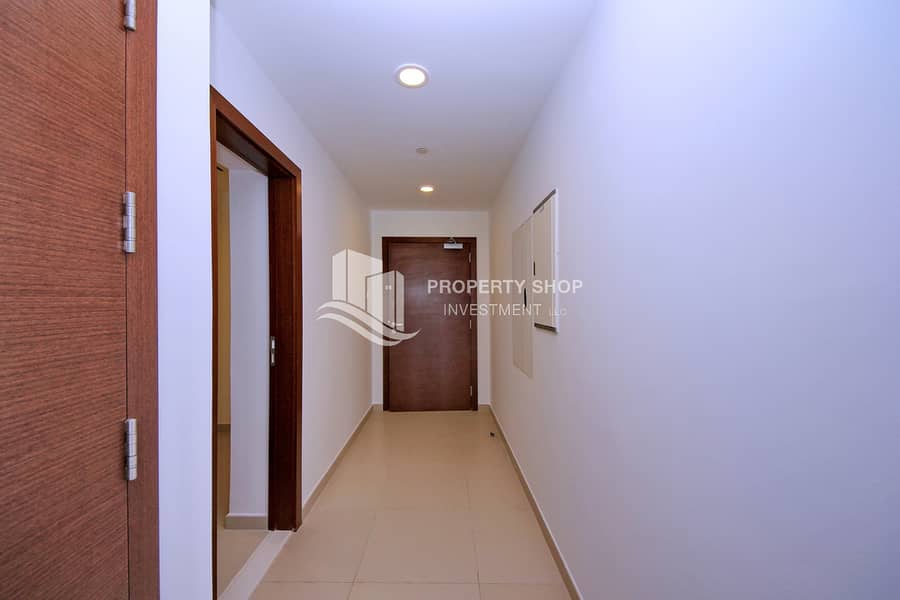13 3-bedroom-abu-dhabi-al-reem-island-shams-abu-dhabi-gate-tower-2-foyer. JPG