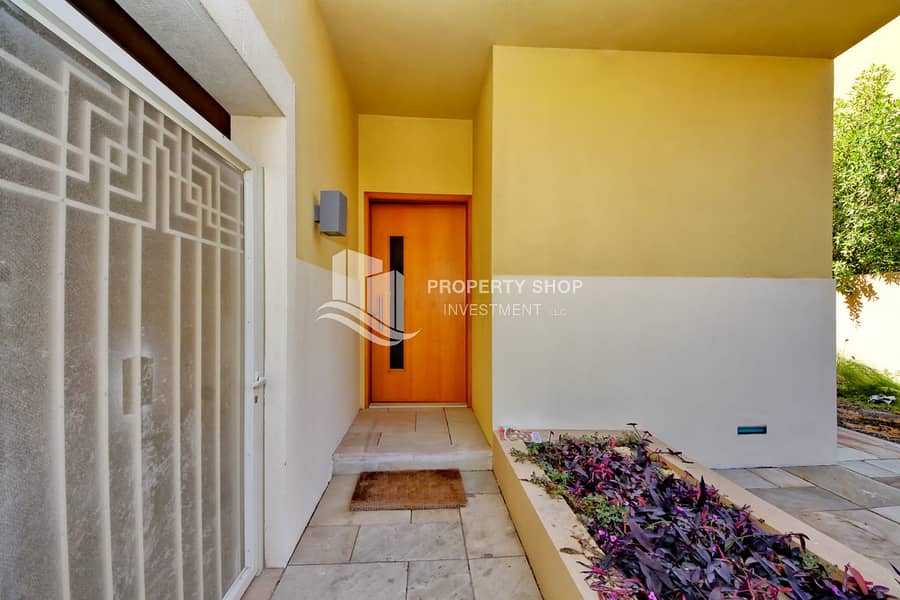 23 4-bedroom-townhouse-abu-dhabi-al-dar-al-raha-gardens-entrance. JPG