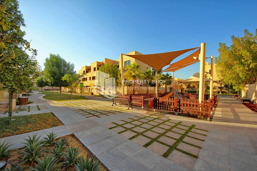 27 4-bedroom-townhouse-abu-dhabi-al-dar-al-raha-gardens-community-park-2. JPG