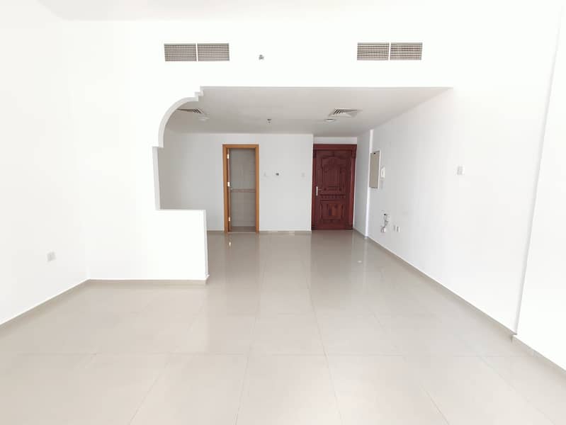 شقة في بناية آمنة،واحة دبي للسيليكون (DSO) 2 غرف 65000 درهم - 8654423