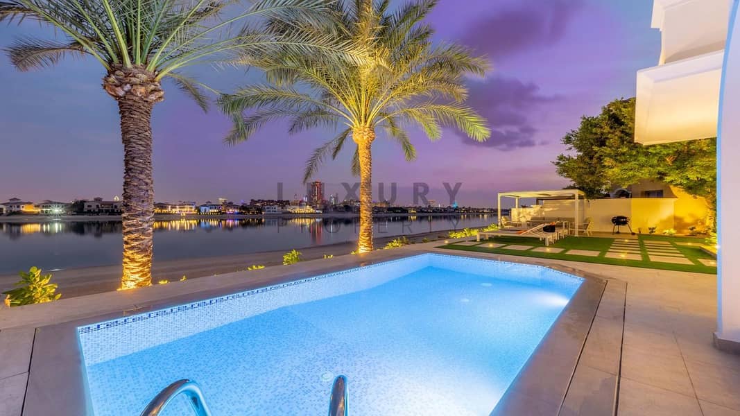 Stunning Upgraded Atrium Entry I Beachfront Living Stunning Upgraded Atrium Entry I Beachfront Living