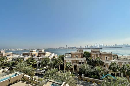 2 Bedroom Apartment for Sale in Palm Jumeirah, Dubai - - Palm Jumeirah view
- Vacant and ready to move in 
- Gym, beach and pool
- 2 Bedrooms
- 4 Bathrooms
- Maids Room
- Spacious Balcony
- Walk-In Wardrobes
- (contd. . . )