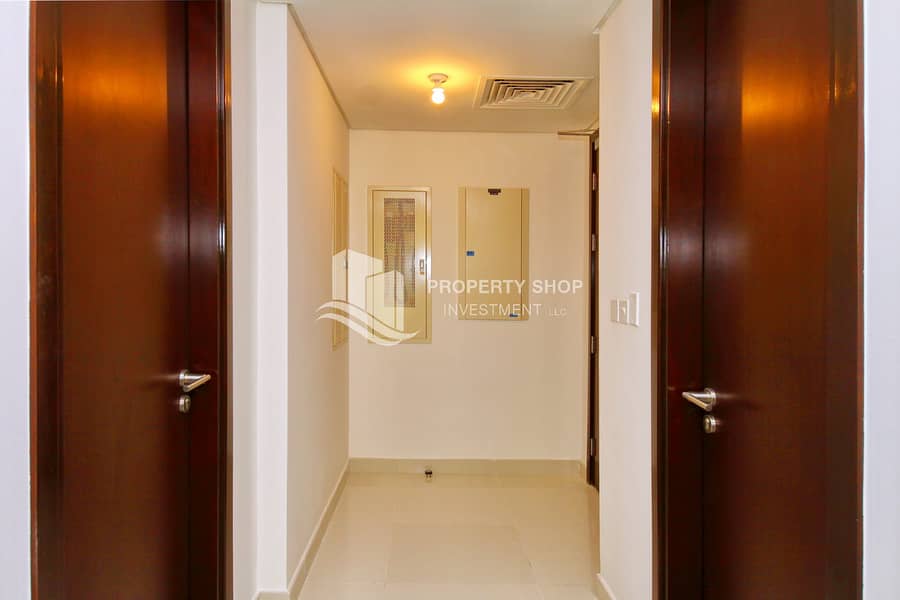 12 2-bedroom-apartment-al-reem-island-marina-square-al-maha-tower-foyer. JPG