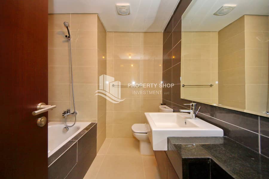 13 2-bedroom-apartment-al-reem-island-marina-square-al-maha-tower-master-bathroom. JPG