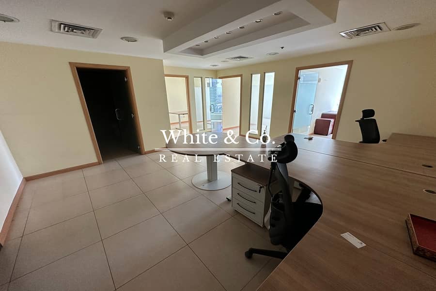 VACANT | FURNISHED OFFICE | NEXT TO METRO