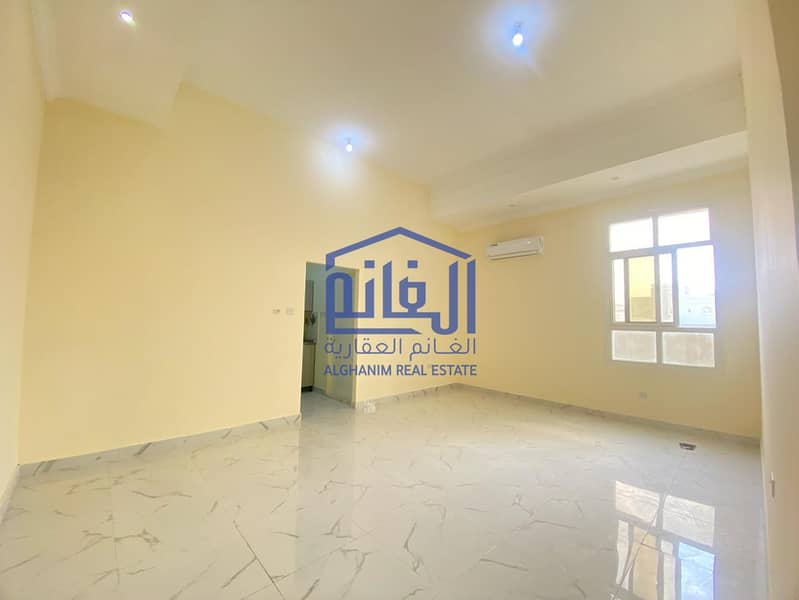 شقة في مدينة الرياض 1 غرفة 31000 درهم - 8661444