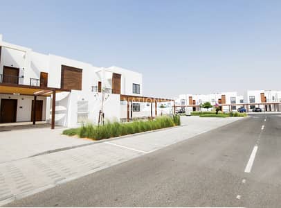 2 Bedroom Flat for Sale in Al Ghadeer, Abu Dhabi - Elegant 2BR |Rented| Prime Area |Best Facilities
