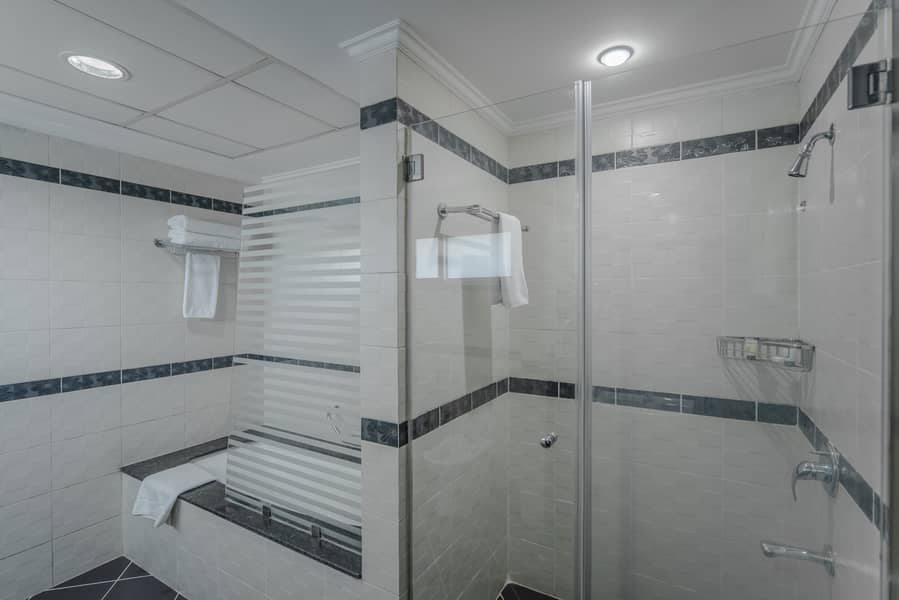 6 Bathroom 01. jpg