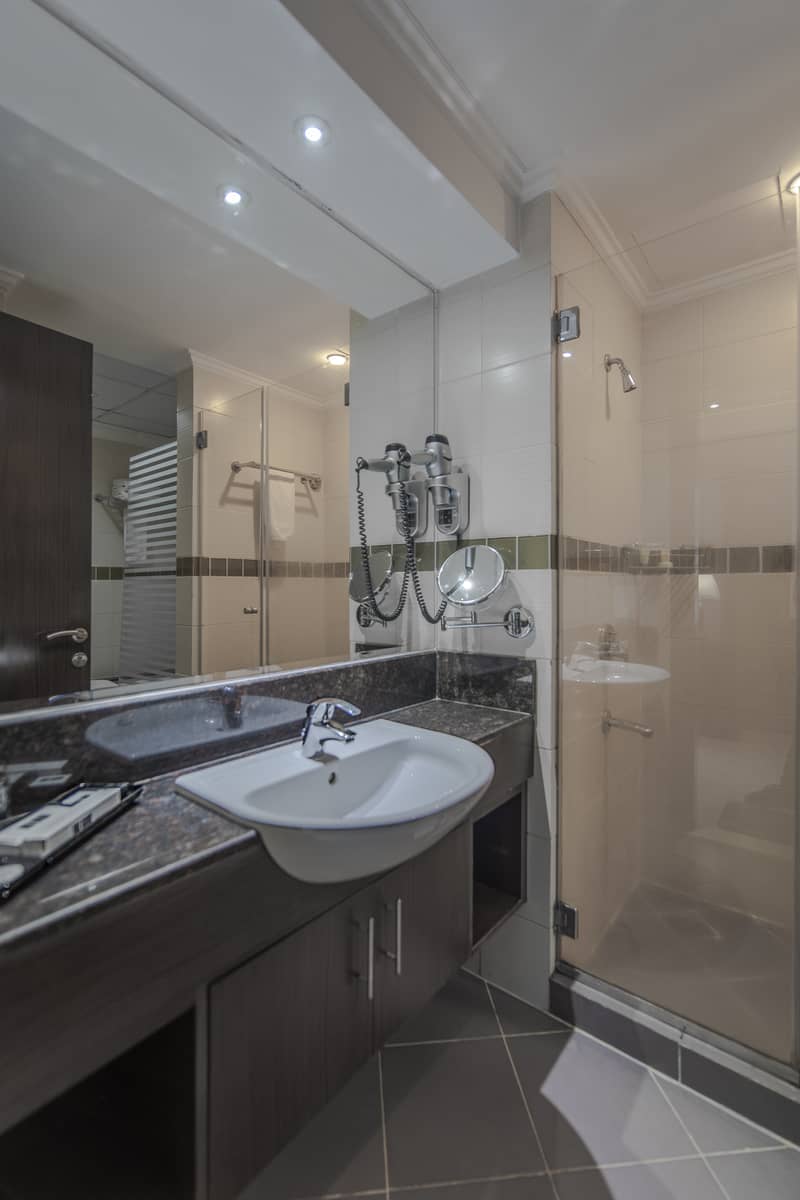 8 Bathroom 02. jpg