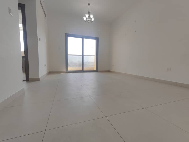 Very Spacious 2bhk Available With 3 Bathroom Near Circle Mall Rent is 80k