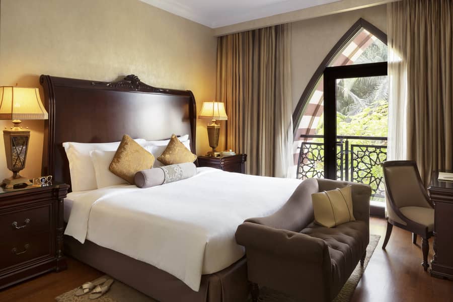 5 Jumeirah Zabeel Saray - Rooms - 4 Bedroom Royal Villas - King Bedroom-min. jpg