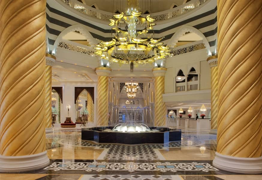 8 Jumeirah Zabeel Saray Lobby Fountain 2-min. jpg