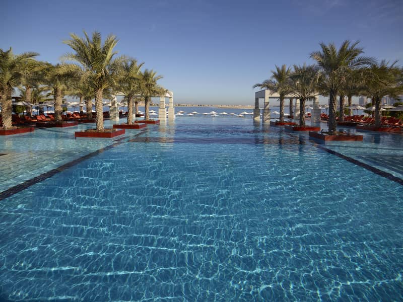 10 Jumeirah Zabeel Saray - Hotel Infinity Pool 1-min. jpg