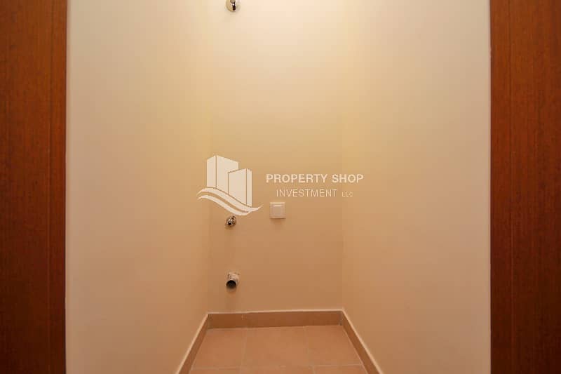 7 1-bedroom-apartment-al-reem-island-shams-abu-dhabi-gate-tower-1-laundry-room. JPG