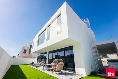 4 Bedroom Villa for Sale in Nad Al Sheba, Dubai - Exclusive 4BR Nad Al Sheba Villa: Elegance
