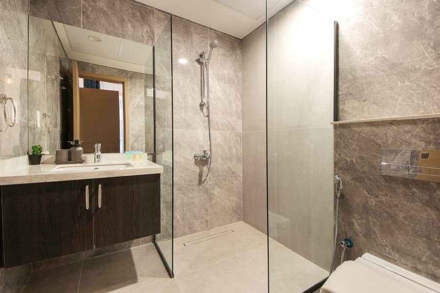 20 Bathroom 2. jpg