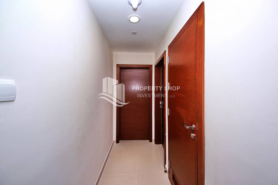 8 2-bedroom-apartment-al-reem-island-shams-abu-dhabi-gate-tower-1-corridor. JPG