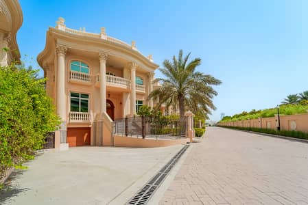 4 Bedroom Villa for Sale in Palm Jumeirah, Dubai - Resale|Royal Villa|Fully Furnished|Beach Access