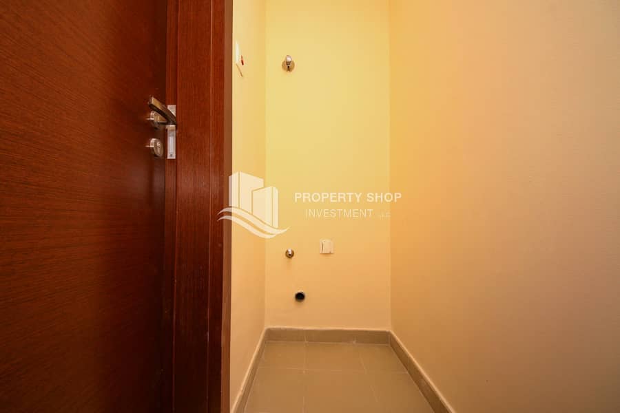 7 2-bedroom-apartment-al-reem-island-shams-abu-dhabi-gate-tower-laundry-area. JPG