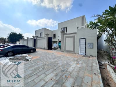 3 Bedroom Apartment for Rent in Shakhbout City, Abu Dhabi - Brand new- spacious 3/BHK+ maid | 5 baths | Proper kitchen | prime location
