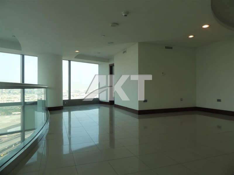 Luxury Penthouse/ 4 Bed + Maid/ Duplex / Trade Center/ 6