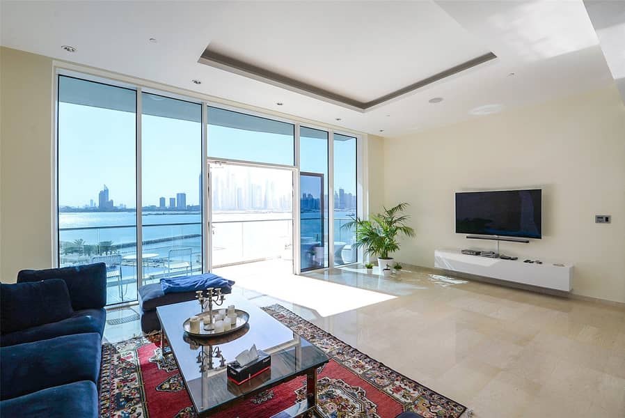 Sea and skyline view I Mid floor Sea and skyline view I Mid floor