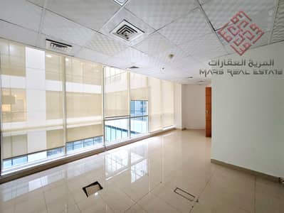Office for Rent in Al Majaz, Sharjah - Well Maintained Spacious Office At prime Bussines Location | Bussines Tower | Grabe Opportunity | 2 Parking Free