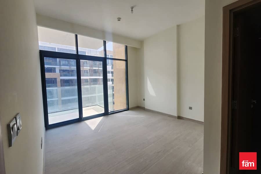 Amazing Spacious 1BR Apartment with Community View