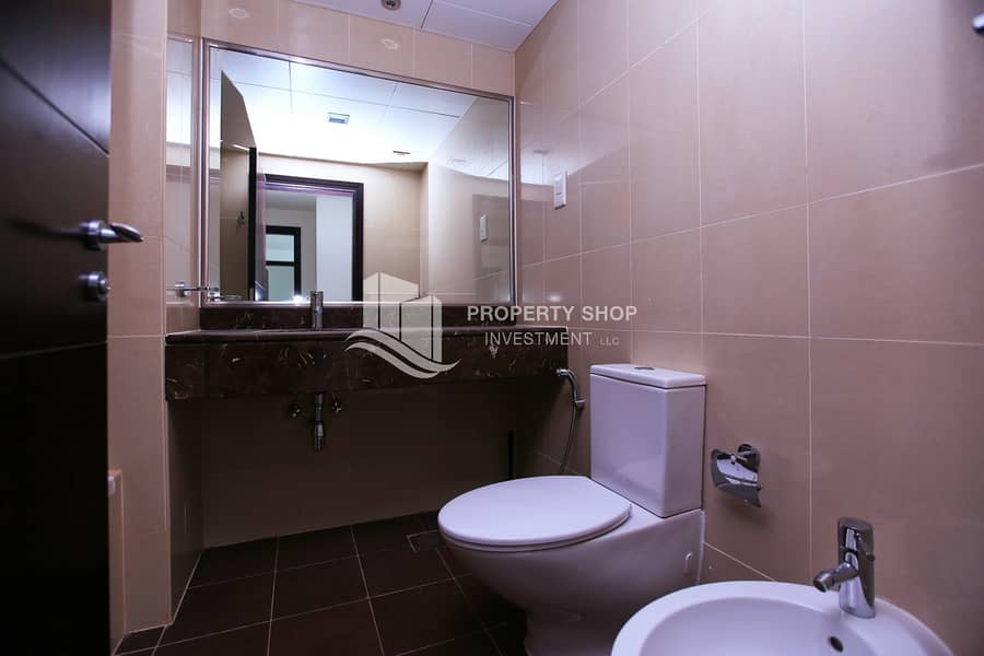 11 2-bedroom-apartment-al-reem-island-shams-abu-dhabi-sky-tower-master-bathroom. JPG