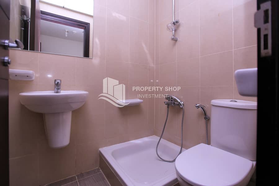 12 2-bedroom-apartment-al-reem-island-shams-abu-dhabi-sky-tower-maids-bathroom. JPG