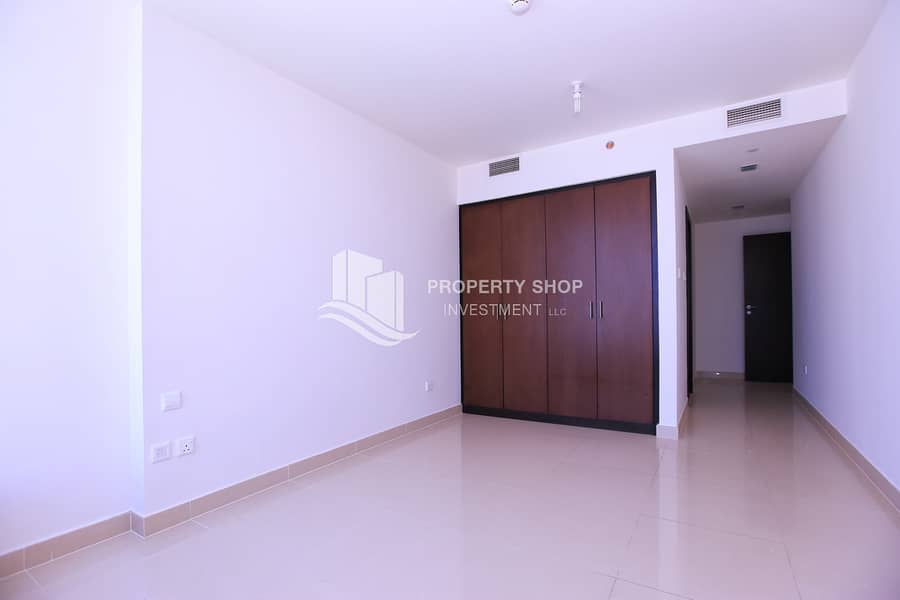 4 2-bedroom-apartment-al-reem-island-shams-abu-dhabi-sky-tower-closet. JPG