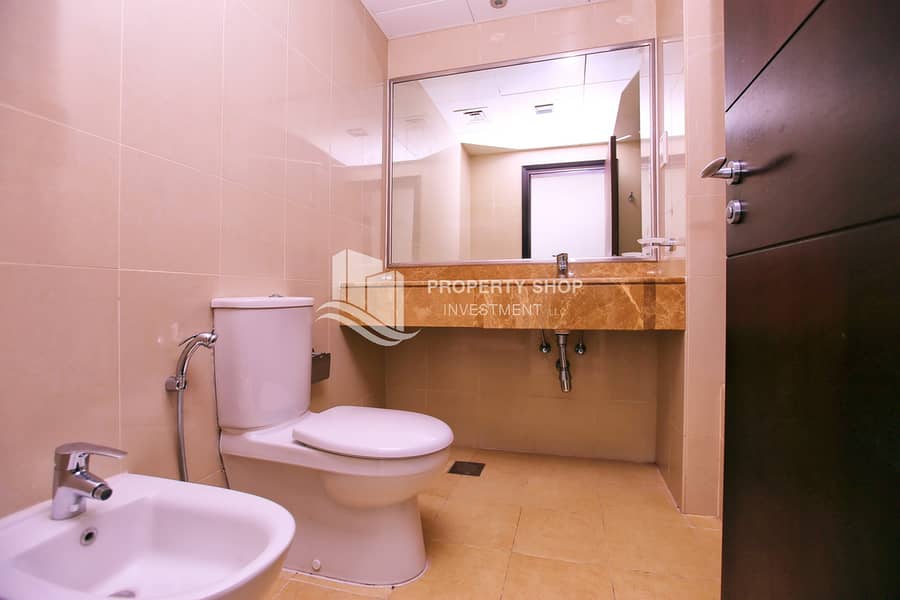 9 2-bedroom-apartment-al-reem-island-shams-abu-dhabi-sky-tower-bathroom. JPG