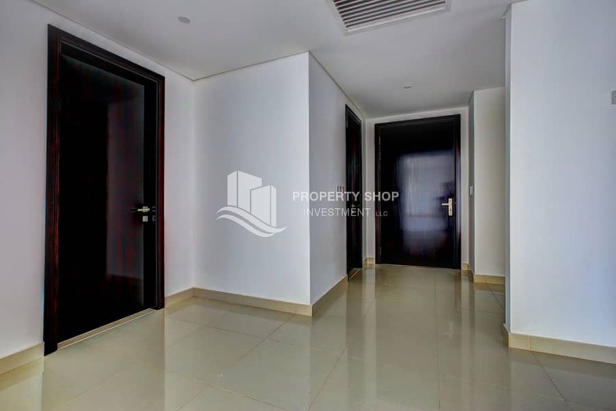 4 3-br-apartment-abu-dhabi-al-reem-island-marina-square-mag-5-residences-foyer. JPG