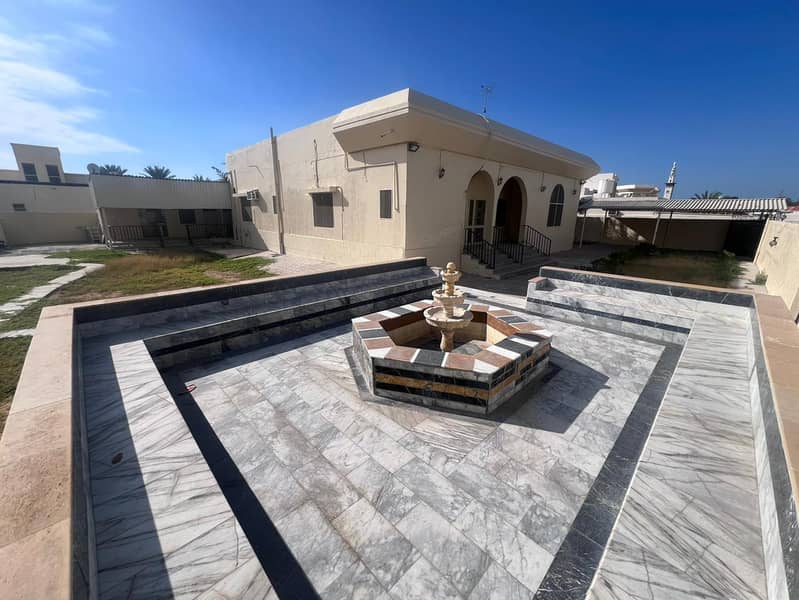 The house has 3 rooms, a sitting room, a hall, a maid’s room, a garden, a courtyard and an outdoor seating area. An area of ​​8000 square feet. 60 cash required.