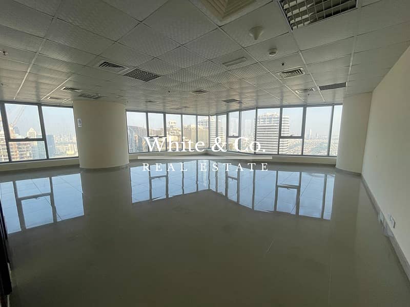 HIGH FLOOR | FITTED | LAKE VIEW | VACANT