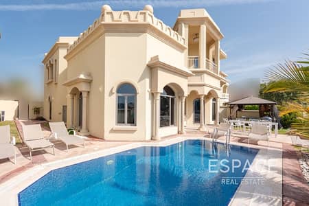 4 Bedroom Villa for Sale in Palm Jumeirah, Dubai - Extended Plot | Vacant 4Bed Atlantis View