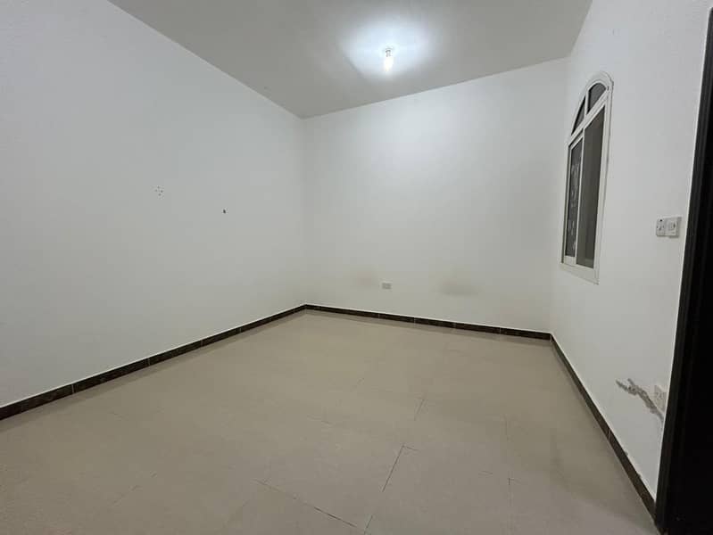 Huge 2BR with separate majlis near makani Mall for rent