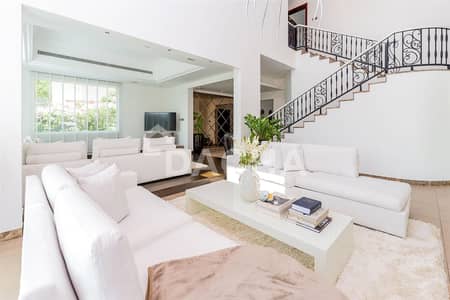 4 Bedroom Villa for Sale in Jumeirah Islands, Dubai - Renovated / Lake View / Beautiful Family Home