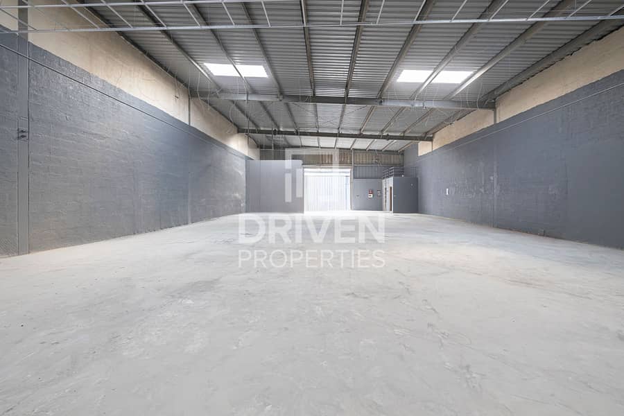 Vacant Goodly Warehouse | Prime Location